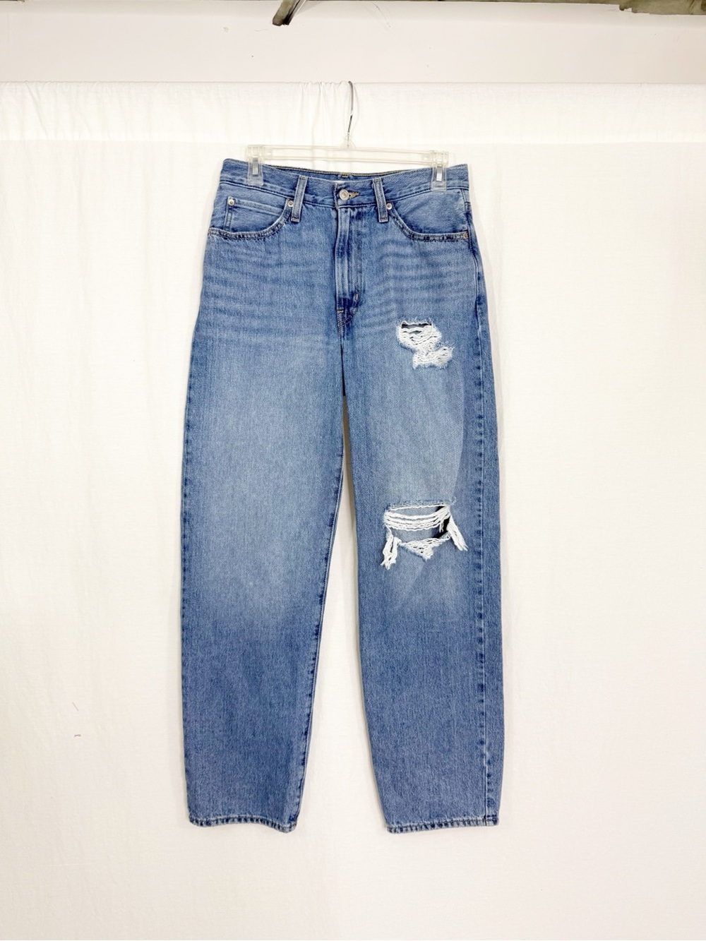 Levi’s 94 Baggy Wide Leg Women’s Distressed Jeans, Size 28, Blue